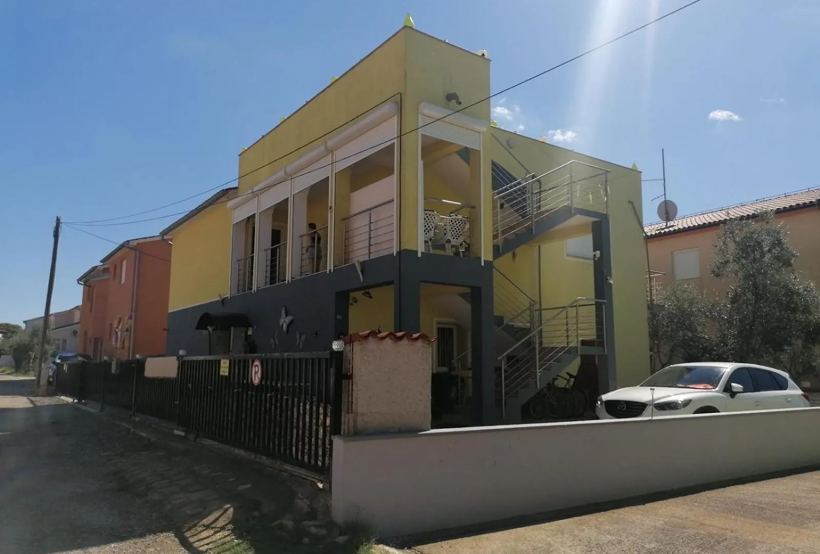 Vila Plaza فاجانا